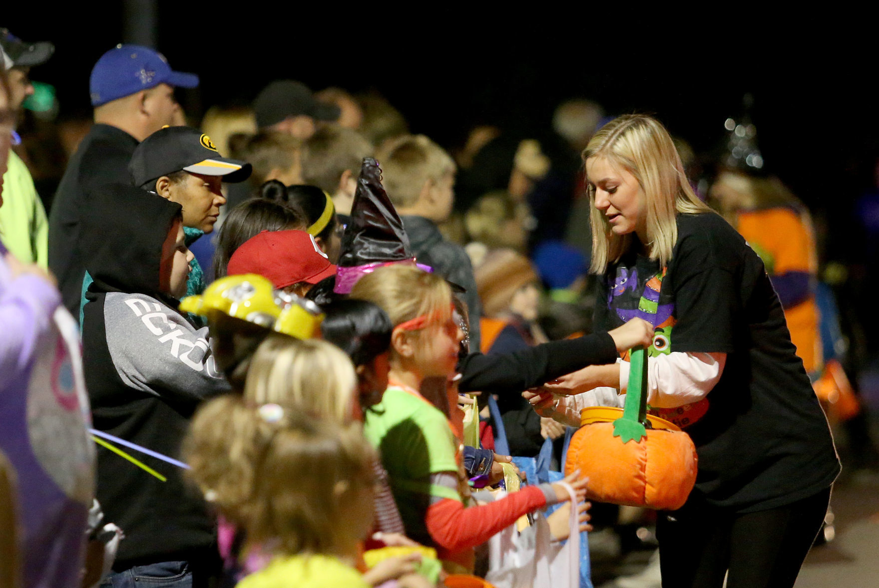 102718-Bett-Halloween-Parade-020